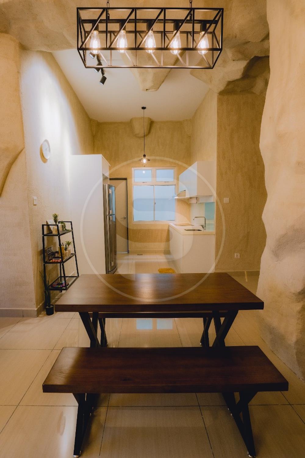 Cactus Home Stay - Partition Feature wall - Mount Austin