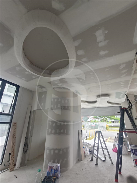 Curve ceiling partition - Austin Crest