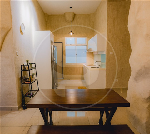 Cactus Home Stay - Partition Feature wall - Mount Austin